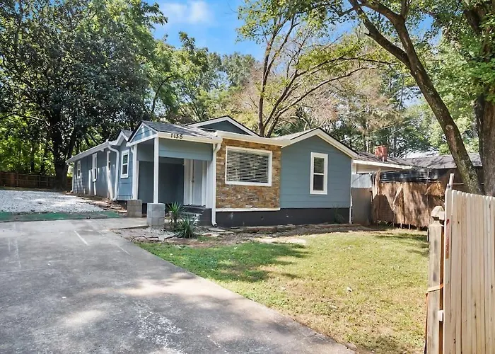 4-Bed 2-Bath Pet Friendly Home In Heart Of Atlanta