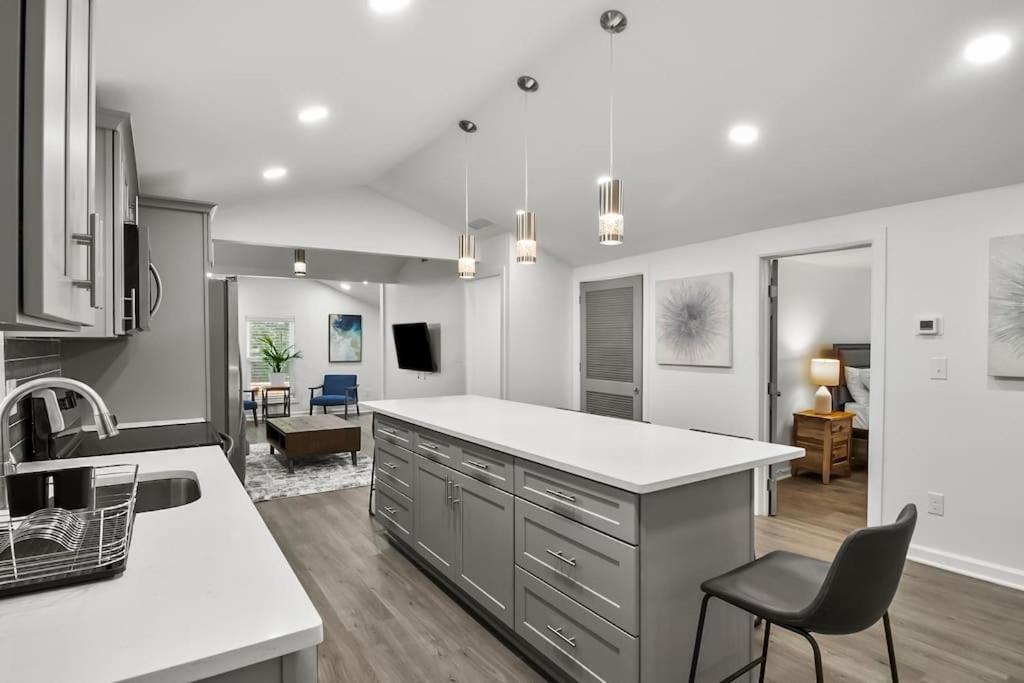 4-bed 2-bath Pet Friendly In Heart Of Villa *