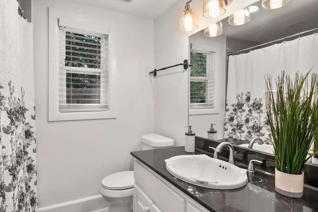 4-bed 2-bath Pet Friendly In Heart Of Villa