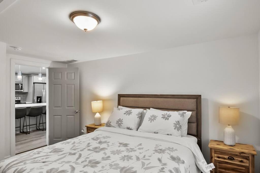 Villa 4-bed 2-bath Pet Friendly In Heart Of *