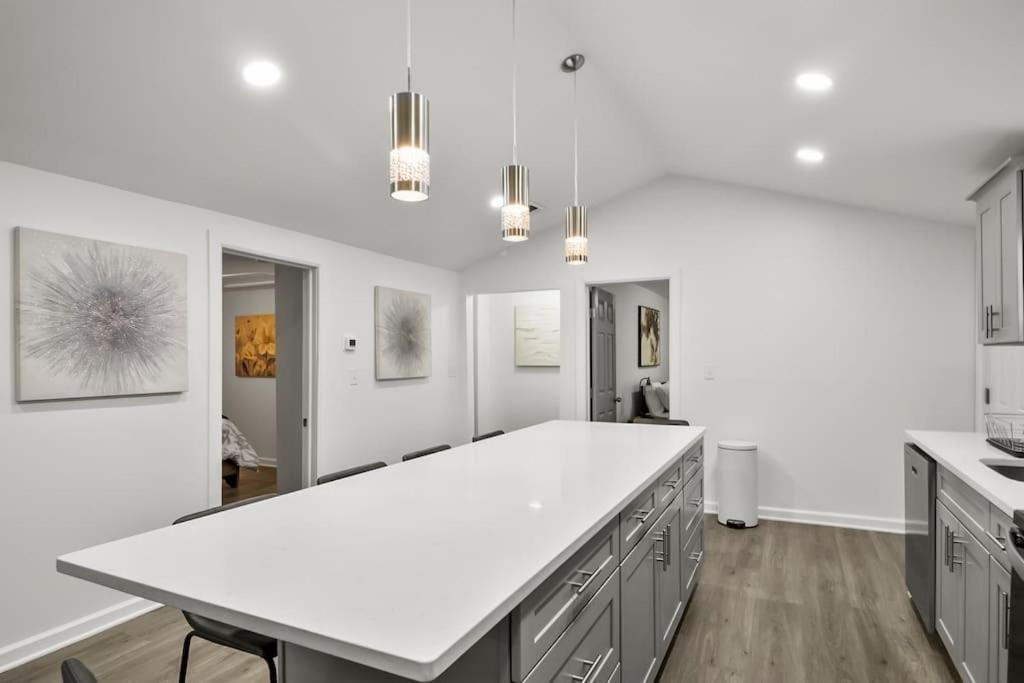 Villa 4-bed 2-bath Pet Friendly In Heart Of *