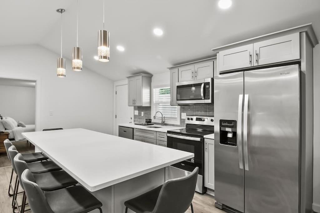 4-bed 2-bath Pet Friendly In Heart Of