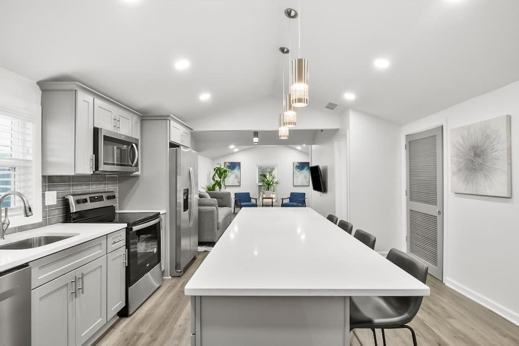 4-bed 2-bath Pet Friendly In Heart Of Villa