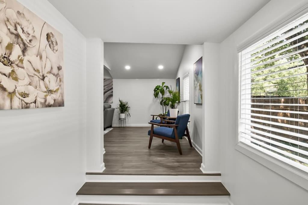 Villa 4-bed 2-bath Pet Friendly In Heart Of *