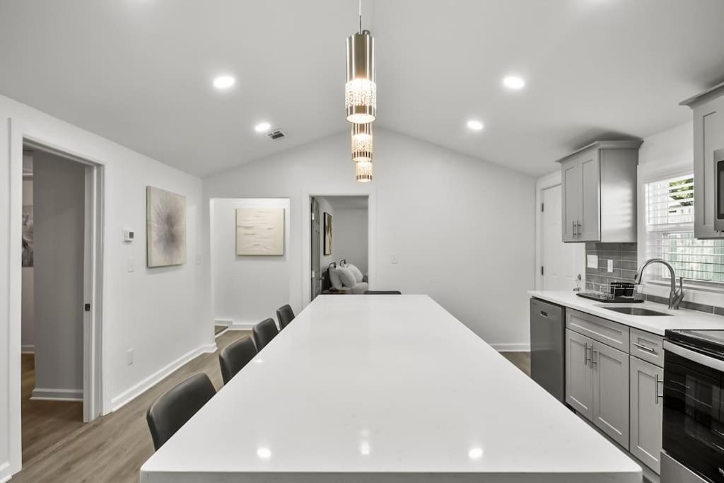 4-bed 2-bath Pet Friendly In Heart Of *
