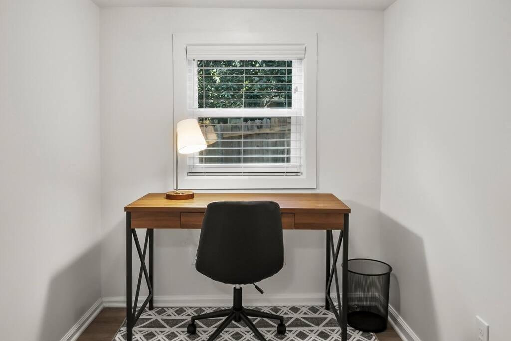4-bed 2-bath Pet Friendly In Heart Of
