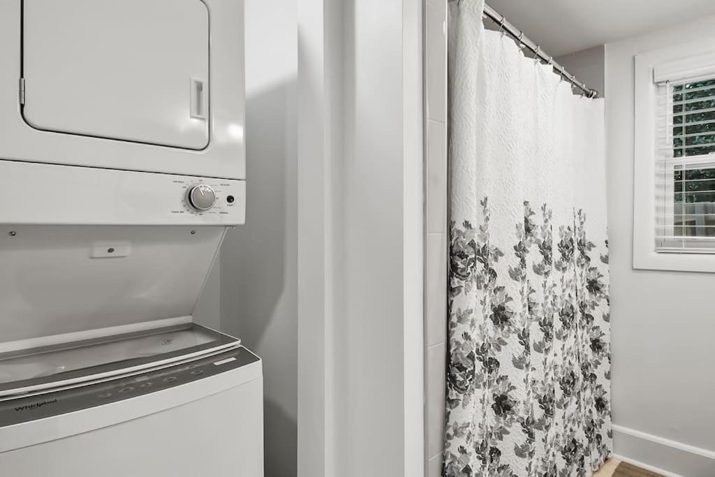 4-bed 2-bath Pet Friendly In Heart Of Villa *